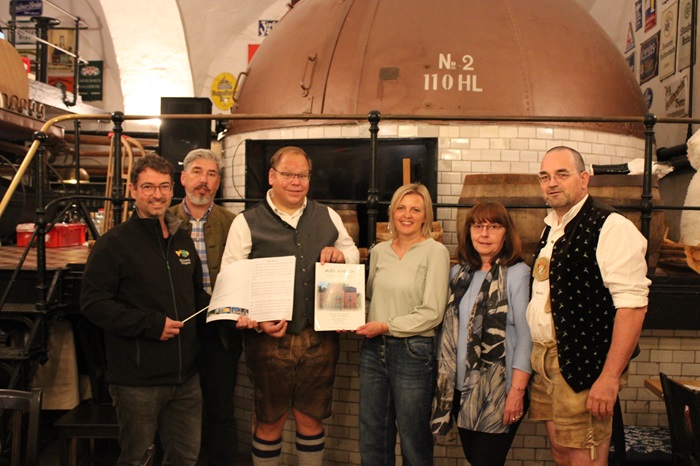 Bild 3 Übergabe Marsch